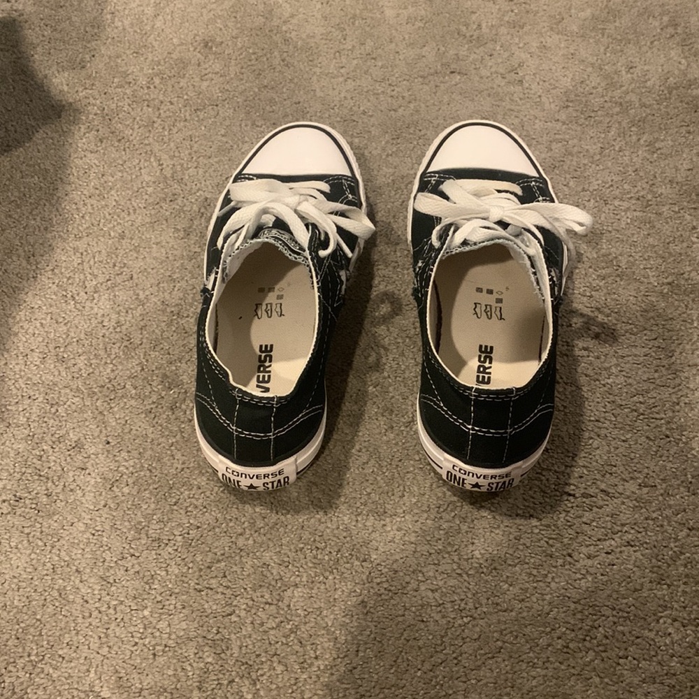 Converse tennis shoes - Picture 4 of 6